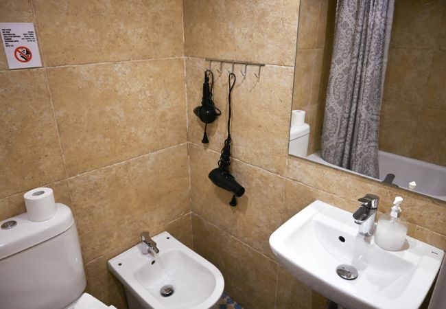 Apartamento em Madrid - Céntrica y amplia vivienda de 4 dormitorios en La Latina Apartamento em Madrid - Céntrica y amplia vivienda de 4 dormitorios en La Latina