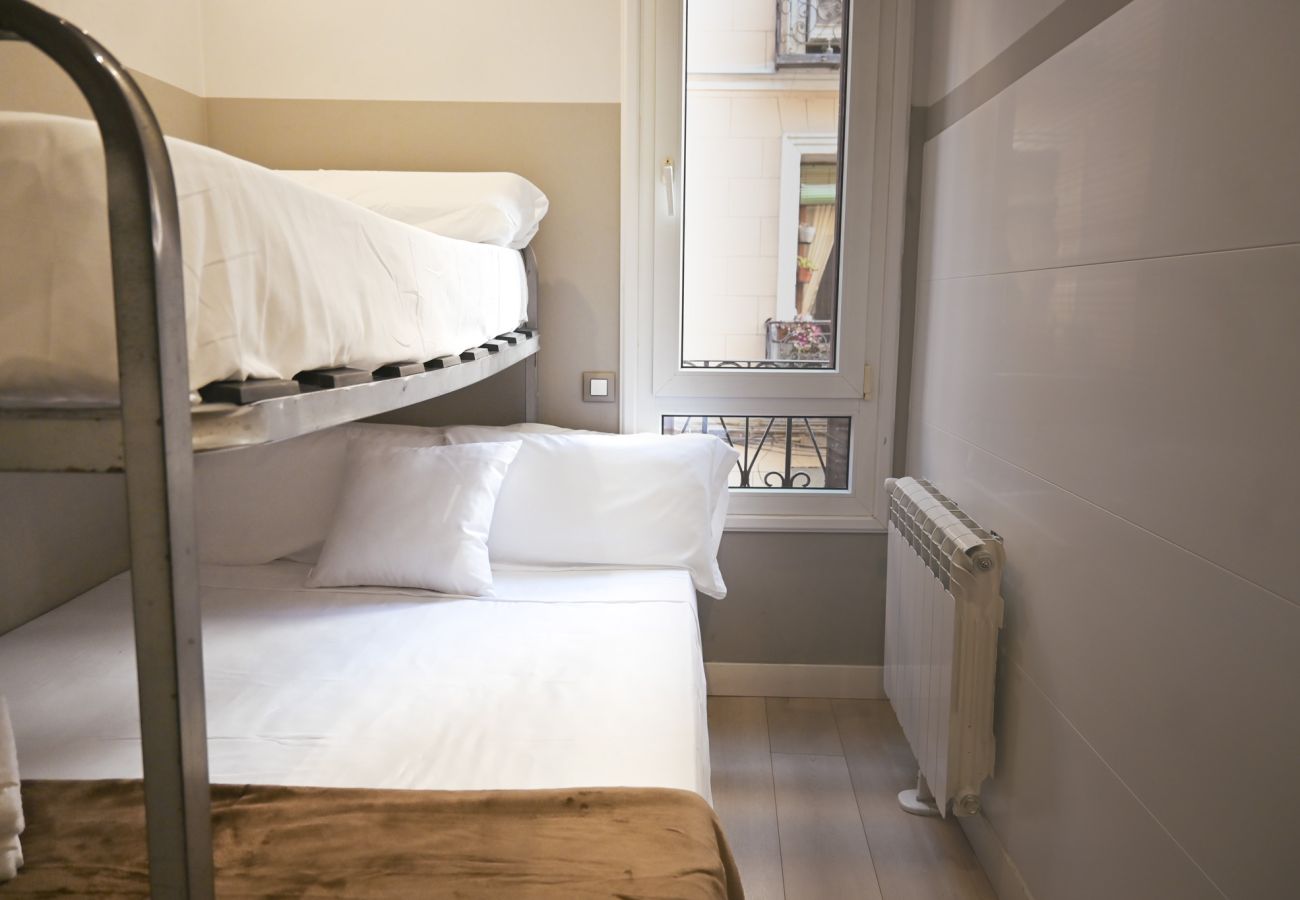 Apartamento em Madrid -  Amplia vivienda de tres dormitorios en La Latina Apartamento em Madrid -  Amplia vivienda de tres dormitorios en La Latina