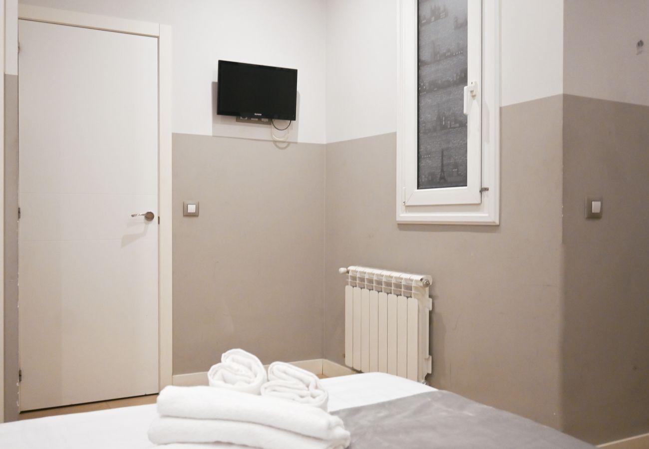 Apartamento em Madrid -  Amplia vivienda de tres dormitorios en La Latina Apartamento em Madrid -  Amplia vivienda de tres dormitorios en La Latina