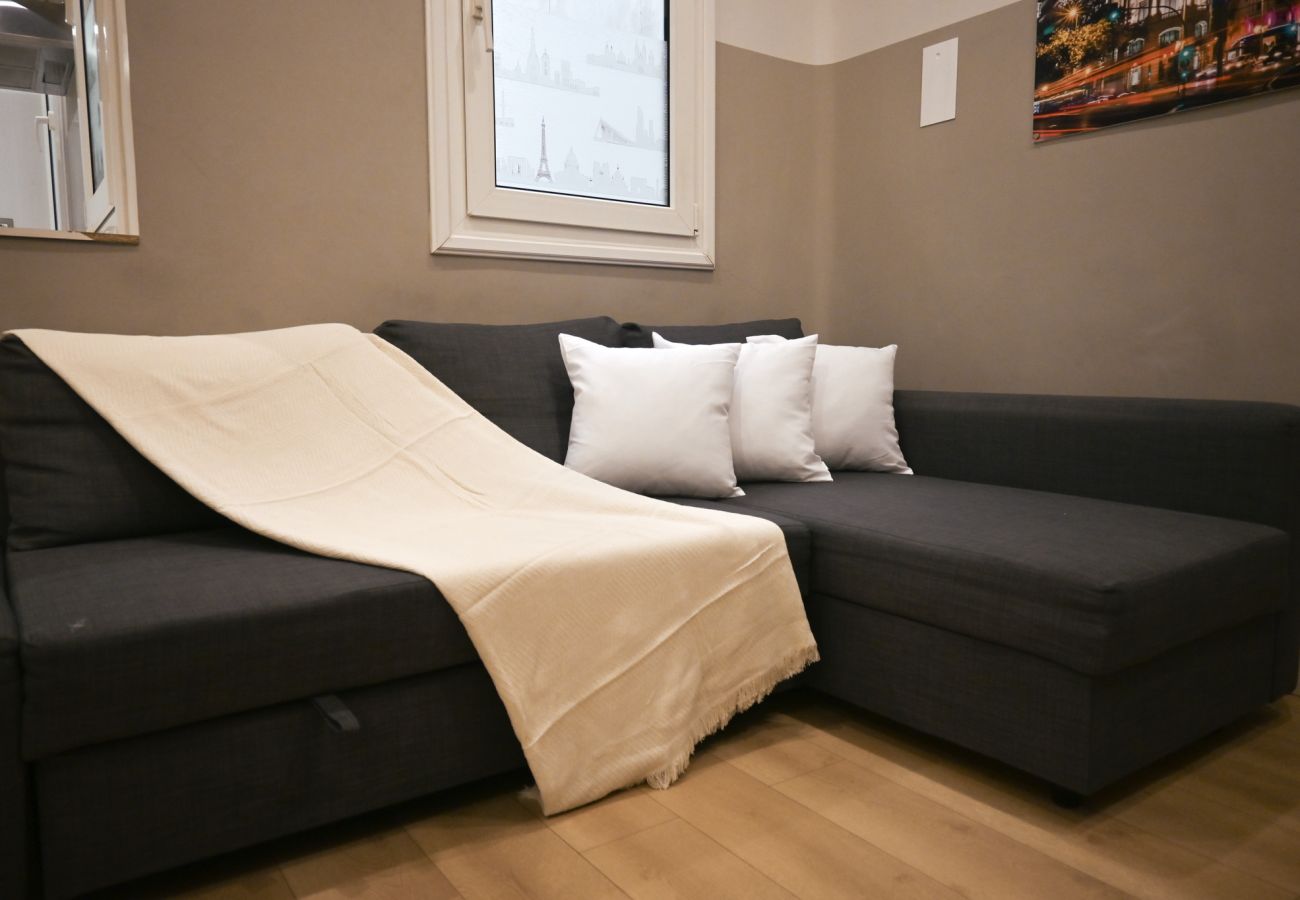 Apartamento em Madrid -  Amplia vivienda de tres dormitorios en La Latina Apartamento em Madrid -  Amplia vivienda de tres dormitorios en La Latina