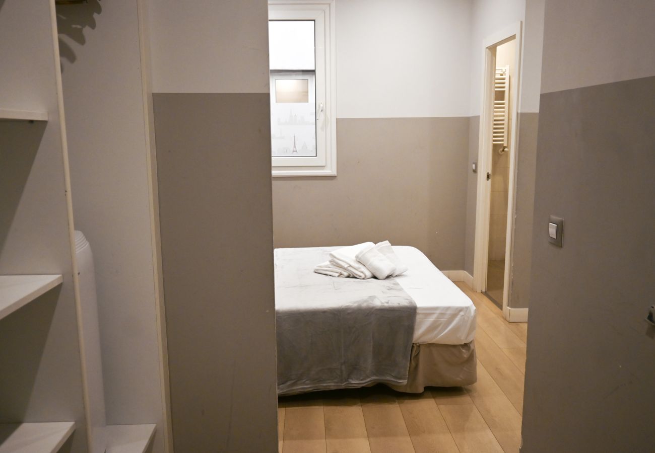 Apartamento em Madrid -  Amplia vivienda de tres dormitorios en La Latina Apartamento em Madrid -  Amplia vivienda de tres dormitorios en La Latina
