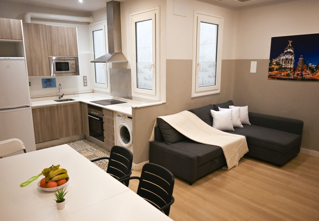 Apartamento em Madrid -  Amplia vivienda de tres dormitorios en La Latina Apartamento em Madrid -  Amplia vivienda de tres dormitorios en La Latina