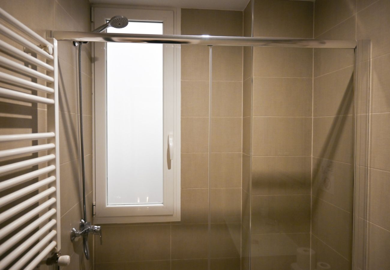 Apartamento em Madrid -  Amplia vivienda de tres dormitorios en La Latina Apartamento em Madrid -  Amplia vivienda de tres dormitorios en La Latina