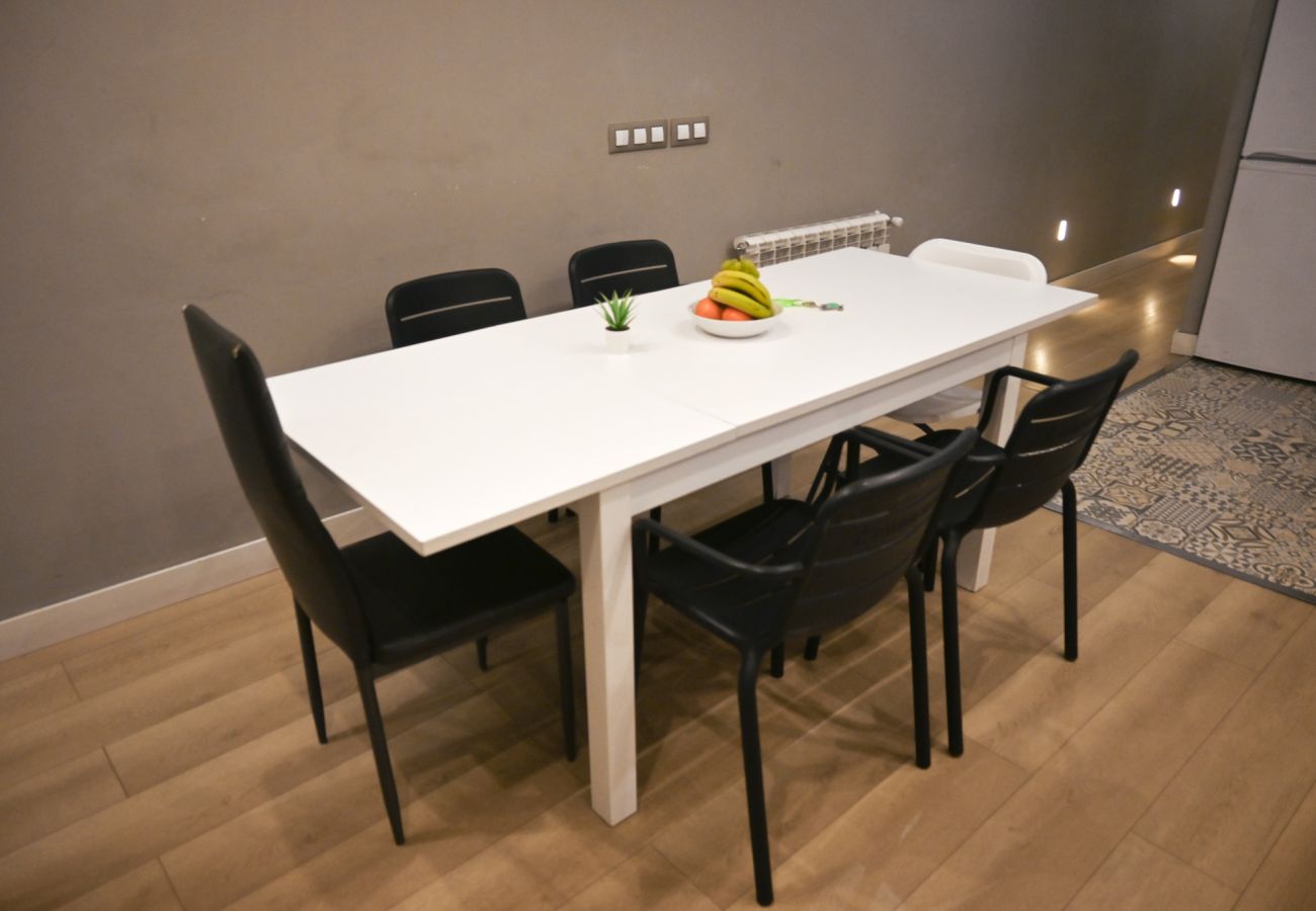 Apartamento em Madrid -  Amplia vivienda de tres dormitorios en La Latina Apartamento em Madrid -  Amplia vivienda de tres dormitorios en La Latina