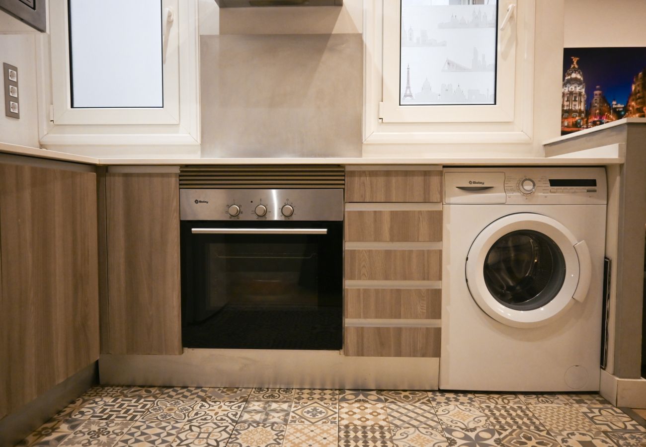 Apartamento em Madrid -  Amplia vivienda de tres dormitorios en La Latina Apartamento em Madrid -  Amplia vivienda de tres dormitorios en La Latina