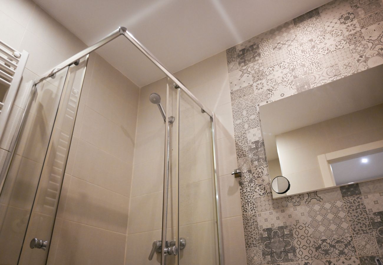 Apartamento em Madrid -  Amplia vivienda de tres dormitorios en La Latina Apartamento em Madrid -  Amplia vivienda de tres dormitorios en La Latina