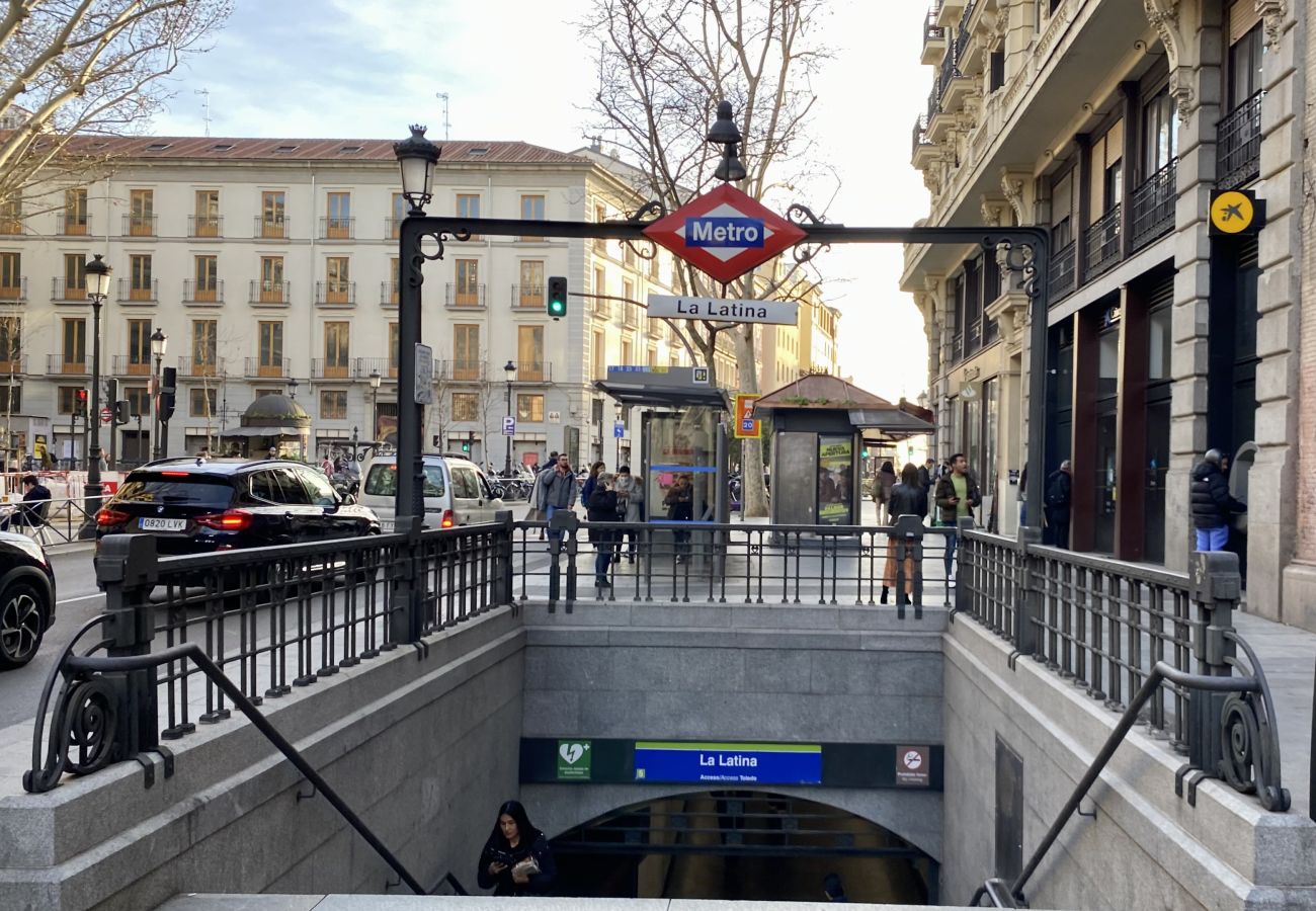 Apartamento em Madrid -  Amplia vivienda de tres dormitorios en La Latina Apartamento em Madrid -  Amplia vivienda de tres dormitorios en La Latina