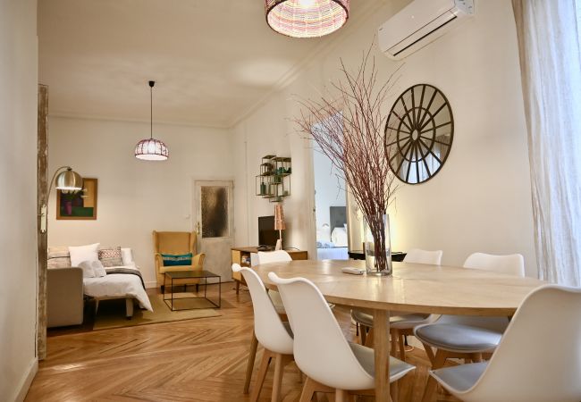 Apartamento em Madrid - M (CUB23) Céntrica y amplia vivienda de 3 dormitorios en las Cortes