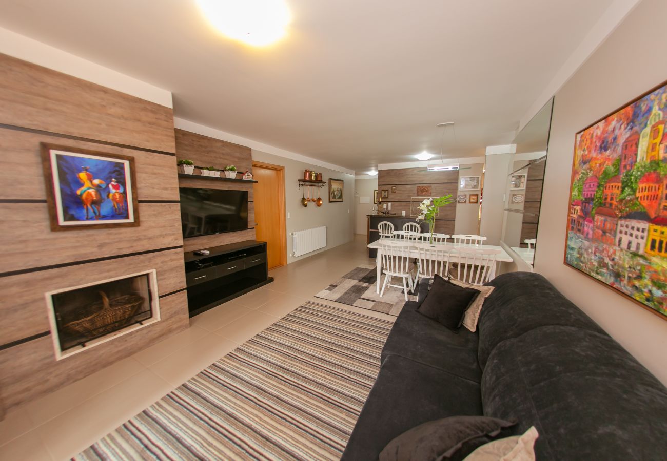 Apartamento em Gramado - 3 Suítes, 3 Vagas de Garagem no Coração de Gramado