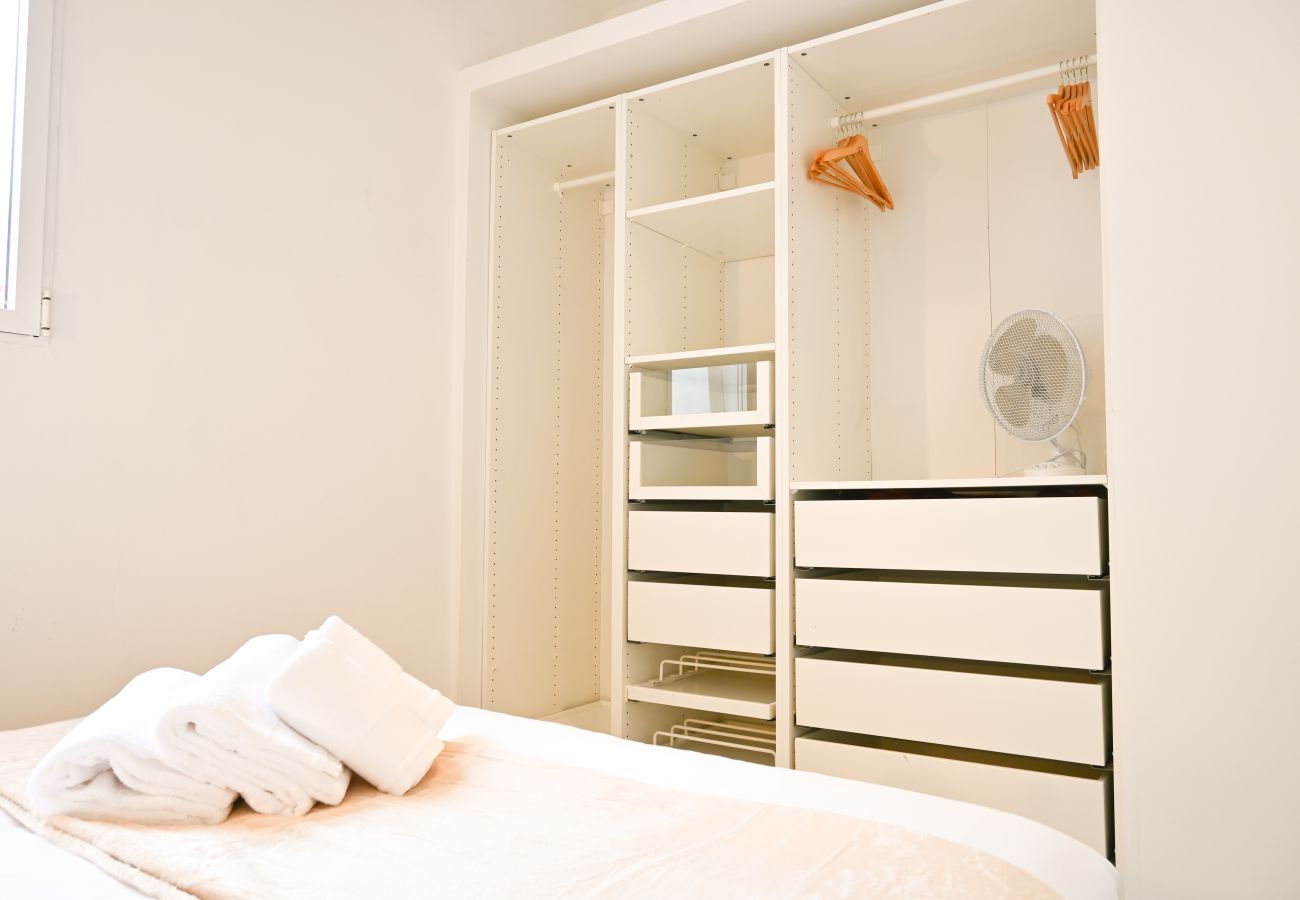 Apartamento em Madrid -  Encantador apartamento de 2 dormitorios : Experimenta la auténtica vida madrileña en tu propio espacio. Temporal Apartamento em Madrid -  Encantador apartamento de 2 dormitorios : Experimenta la auténtica vida madrileña en tu propio espacio. Temporal