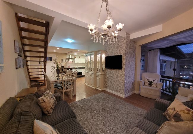 Apartamento em Gramado - Cobertura 4 suítes no coração de Gramado!