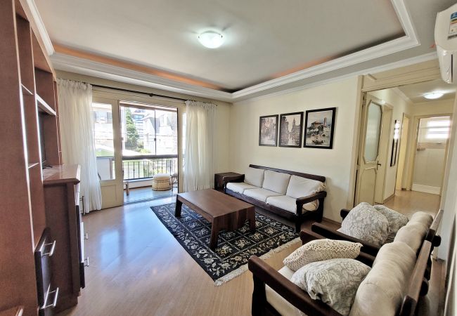 Apartamento em Gramado - Quatro Dormitórios (1 suíte) a 80 m da Rua Coberta