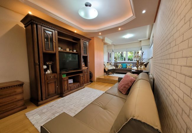 Apartamento em Gramado - Apto 2 dormitórios (1 suíte) junto ao centro