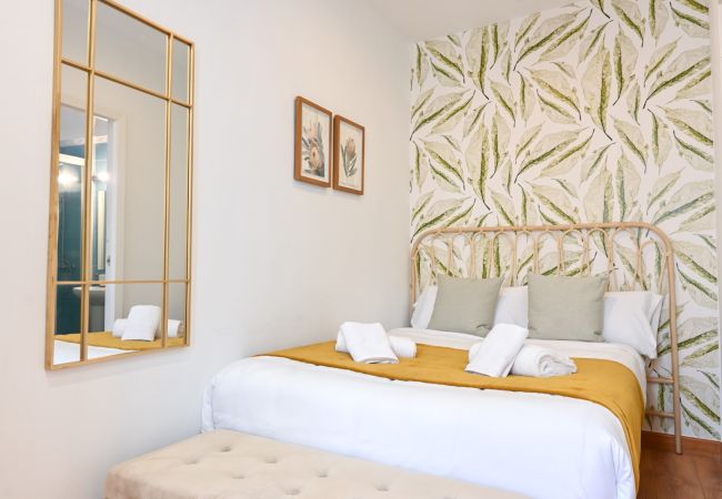 Apartamento em Madrid - Vive la vida madrileña! Acogedora vivienda de 2 dormitorios a solo unos minutos de Puerta del Sol en Madrid.Temporal Apartamento em Madrid - Vive la vida madrileña! Acogedora vivienda de 2 dormitorios a solo unos minutos de Puerta del Sol en Madrid.Temporal