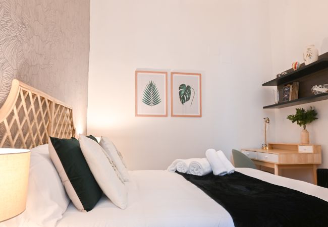 Apartamento em Madrid - Vive la vida madrileña! Acogedora vivienda de 2 dormitorios a solo unos minutos de Puerta del Sol en Madrid.Temporal Apartamento em Madrid - Vive la vida madrileña! Acogedora vivienda de 2 dormitorios a solo unos minutos de Puerta del Sol en Madrid.Temporal