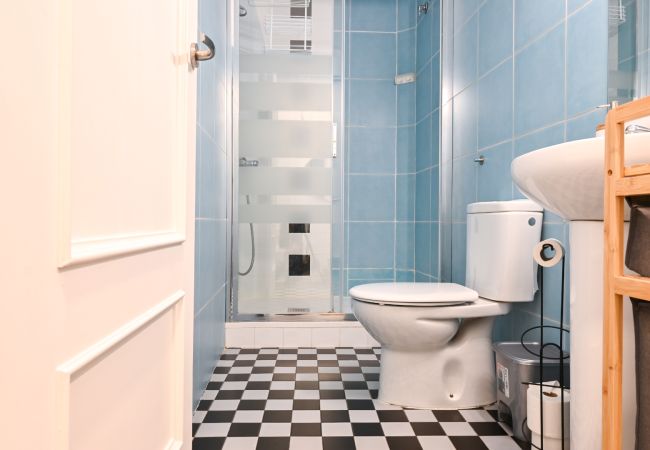Apartamento em Madrid - Vive la vida madrileña! Acogedora vivienda de 2 dormitorios a solo unos minutos de Puerta del Sol en Madrid.Temporal Apartamento em Madrid - Vive la vida madrileña! Acogedora vivienda de 2 dormitorios a solo unos minutos de Puerta del Sol en Madrid.Temporal