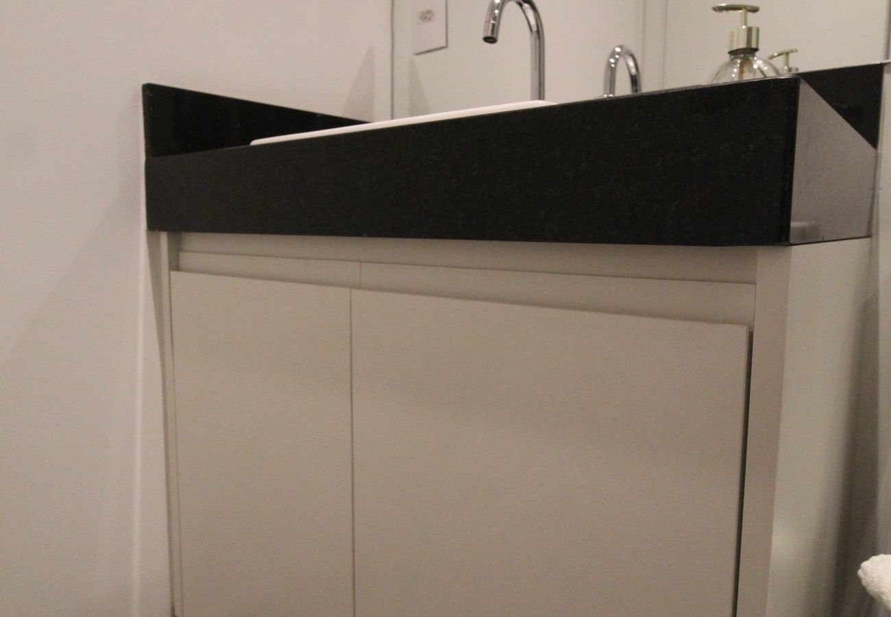 Estúdio em São Paulo - Apto nos Jardins com Ar/Wifi/Piscina Estúdio em São Paulo - Apto nos Jardins com Ar/Wifi/Piscina