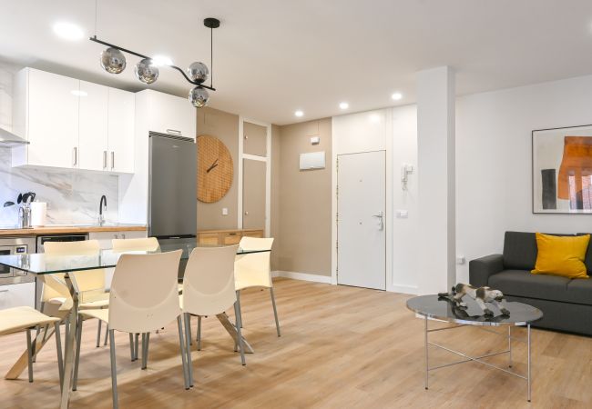 Apartamento em Madrid - Amplia Casa de 3 Dormitorios: Vive la Naturaleza a Pasos de Casa y Campo