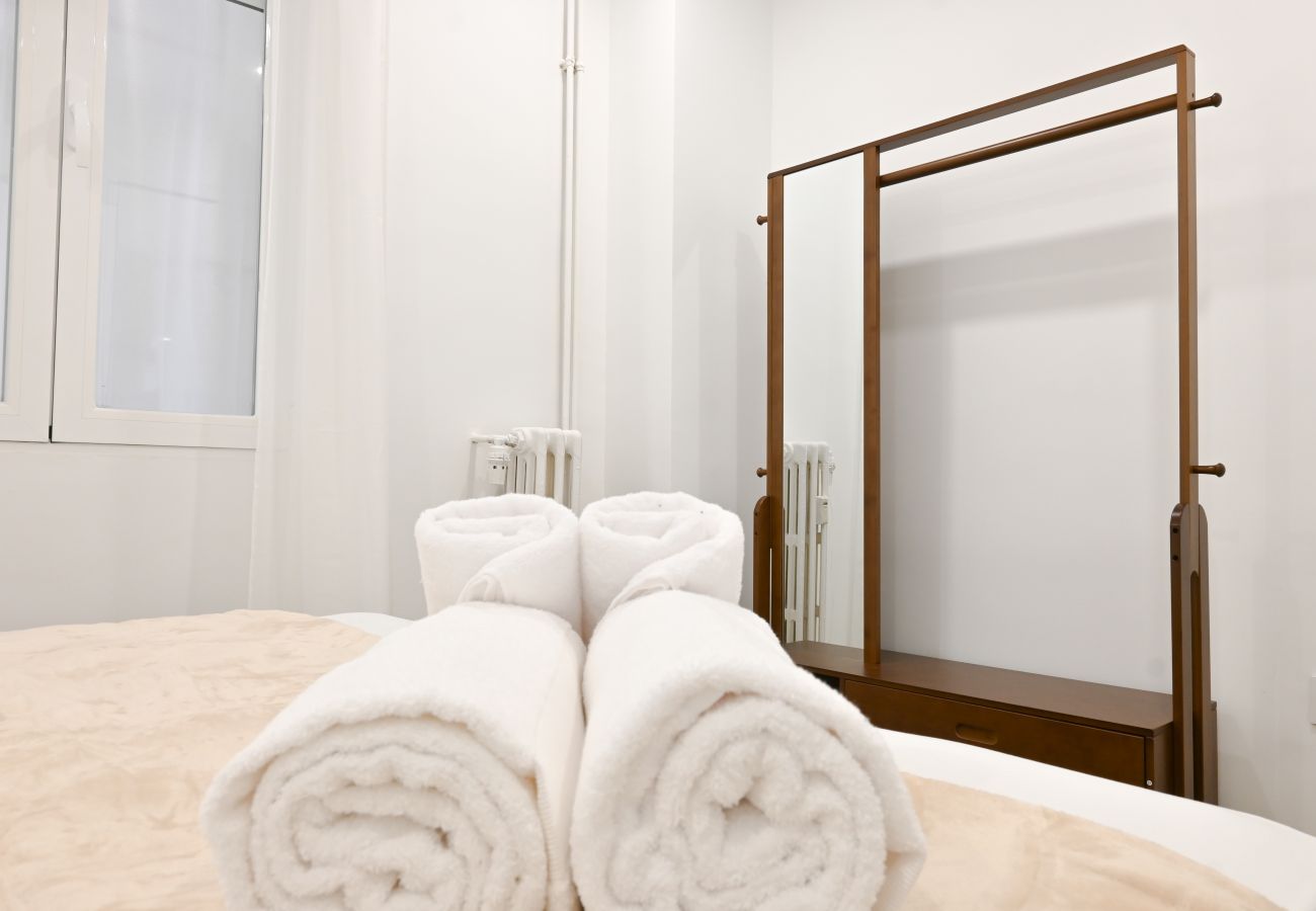 Apartamento em Madrid - Amplia Casa de 3 Dormitorios: Vive la Naturaleza a Pasos de Casa y Campo. Temporal Apartamento em Madrid - Amplia Casa de 3 Dormitorios: Vive la Naturaleza a Pasos de Casa y Campo. Temporal