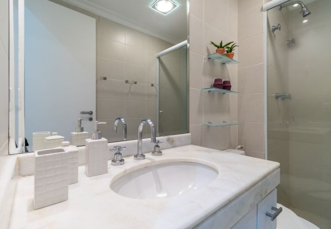 Apartamento em São Paulo - Apto nos Jardins com A/c e garagem Apartamento em São Paulo - Apto nos Jardins com A/c e garagem