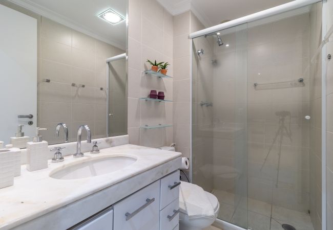 Apartamento em São Paulo - Apto nos Jardins com A/c e garagem Apartamento em São Paulo - Apto nos Jardins com A/c e garagem