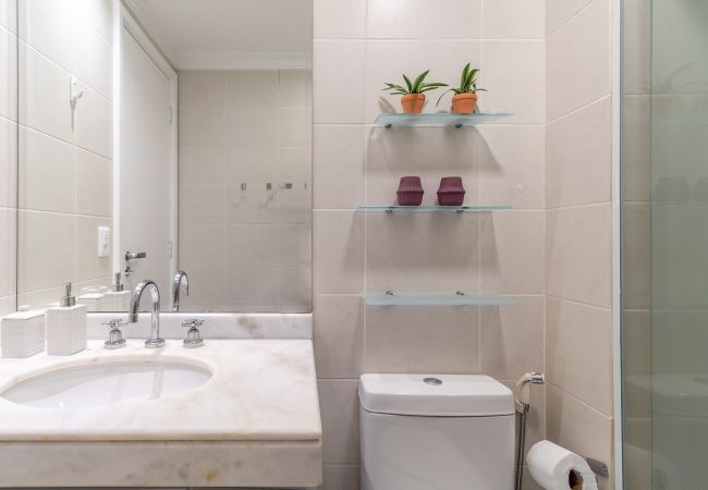 Apartamento em São Paulo - Apto nos Jardins com A/c e garagem Apartamento em São Paulo - Apto nos Jardins com A/c e garagem