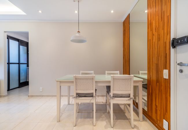 Apartamento em São Paulo - Apto nos Jardins com A/c e garagem Apartamento em São Paulo - Apto nos Jardins com A/c e garagem