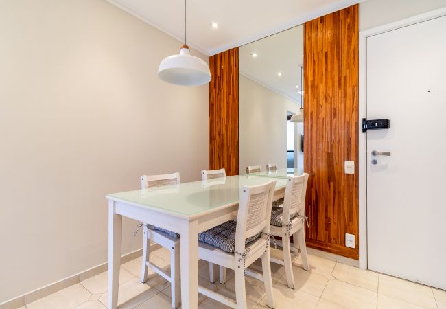 Apartamento em São Paulo - Apto nos Jardins com A/c e garagem Apartamento em São Paulo - Apto nos Jardins com A/c e garagem