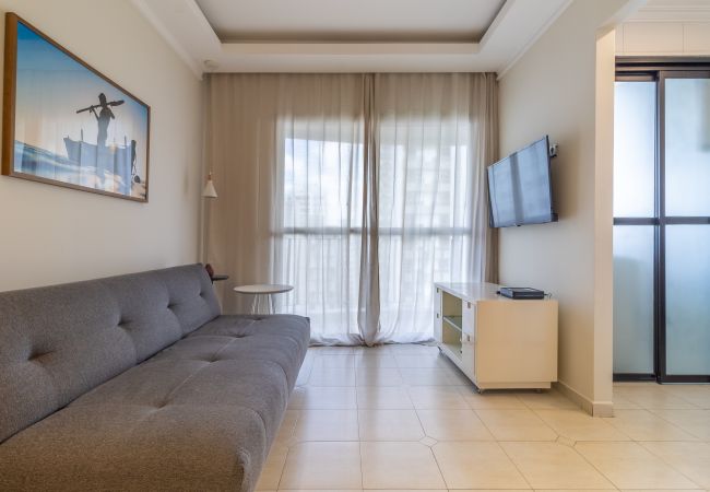 Apartamento em São Paulo - Apto nos Jardins com A/c e garagem