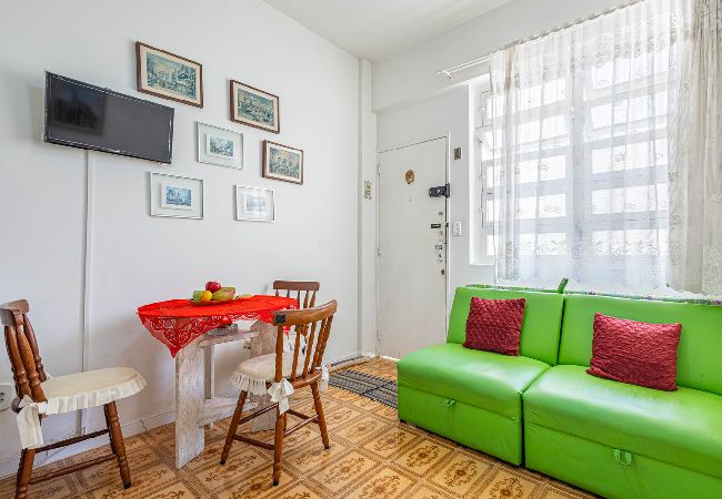 Apartamento em Rio de Janeiro - Ótimo Apto com Wi-Fi a 550m da Praia de Copacabana Apartamento em Rio de Janeiro - Ótimo Apto com Wi-Fi a 550m da Praia de Copacabana