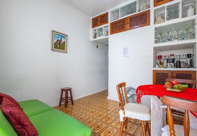 Apartamento em Rio de Janeiro - Ótimo Apto com Wi-Fi a 550m da Praia de Copacabana Apartamento em Rio de Janeiro - Ótimo Apto com Wi-Fi a 550m da Praia de Copacabana
