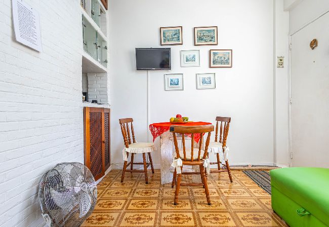 Apartamento em Rio de Janeiro - Ótimo Apto com Wi-Fi a 550m da Praia de Copacabana Apartamento em Rio de Janeiro - Ótimo Apto com Wi-Fi a 550m da Praia de Copacabana