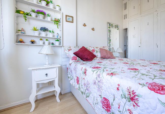 Apartamento em Rio de Janeiro - Ótimo Apto com Wi-Fi a 550m da Praia de Copacabana Apartamento em Rio de Janeiro - Ótimo Apto com Wi-Fi a 550m da Praia de Copacabana