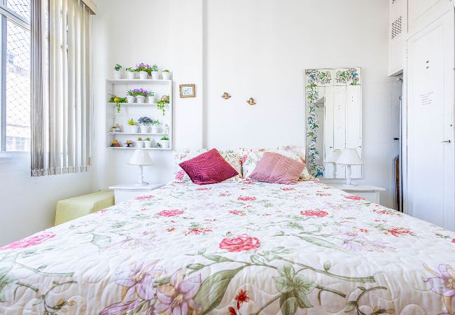 Apartamento em Rio de Janeiro - Ótimo Apto com Wi-Fi a 550m da Praia de Copacabana Apartamento em Rio de Janeiro - Ótimo Apto com Wi-Fi a 550m da Praia de Copacabana