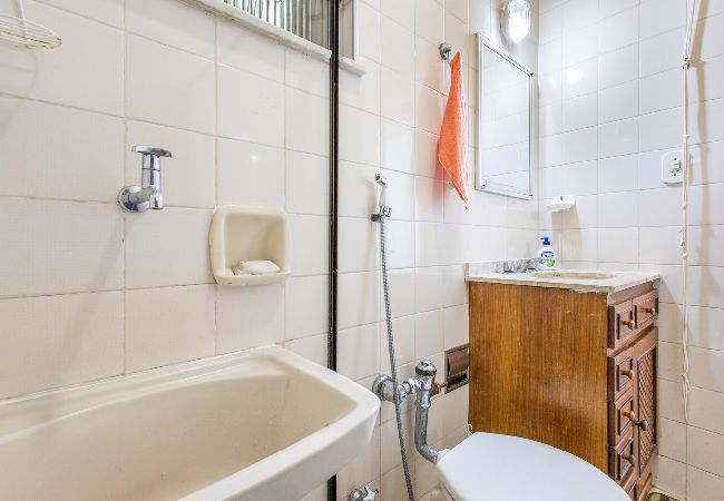 Apartamento em Rio de Janeiro - Ótimo Apto com Wi-Fi a 550m da Praia de Copacabana Apartamento em Rio de Janeiro - Ótimo Apto com Wi-Fi a 550m da Praia de Copacabana