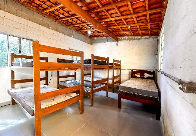 Casa em São Paulo - Casa de campo com churrasq e piscina em Emburá/SP Casa em São Paulo - Casa de campo com churrasq e piscina em Emburá/SP
