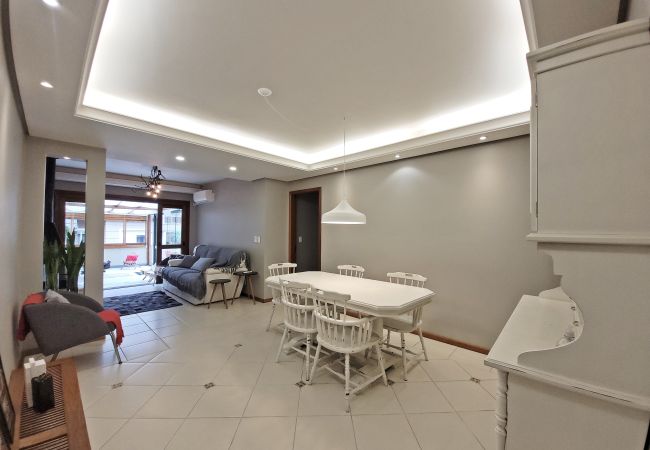 Apartamento em Gramado - Terraço gigante no coração de Gramado (4 dorm)!