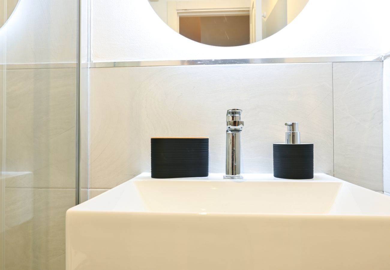 Apartamento em Madrid - Apartamento Espacioso de Tres Dormitorios a pocos minutos del Bernabeu en Madrid .Temporal Apartamento em Madrid - Apartamento Espacioso de Tres Dormitorios a pocos minutos del Bernabeu en Madrid .Temporal