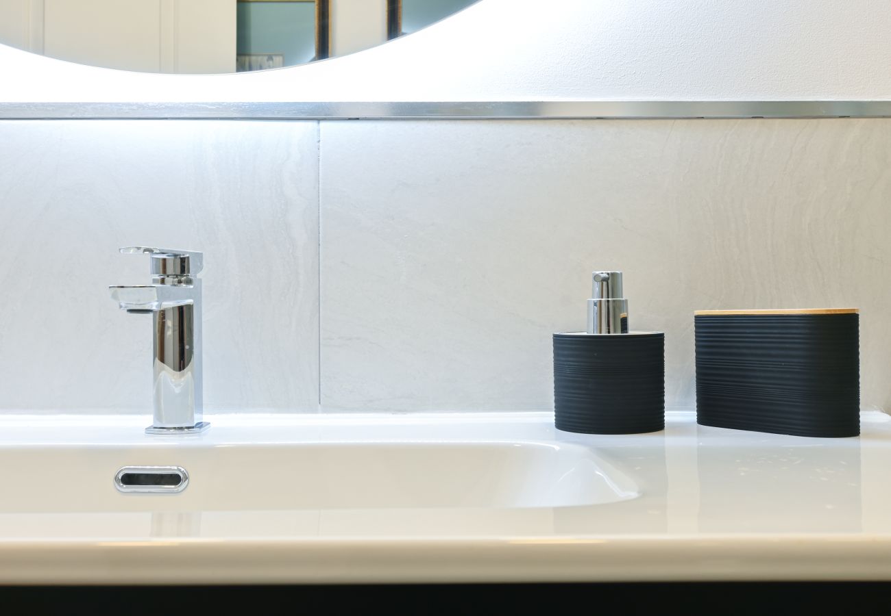 Apartamento em Madrid - Apartamento Espacioso de Tres Dormitorios a pocos minutos del Bernabeu en Madrid .Temporal Apartamento em Madrid - Apartamento Espacioso de Tres Dormitorios a pocos minutos del Bernabeu en Madrid .Temporal