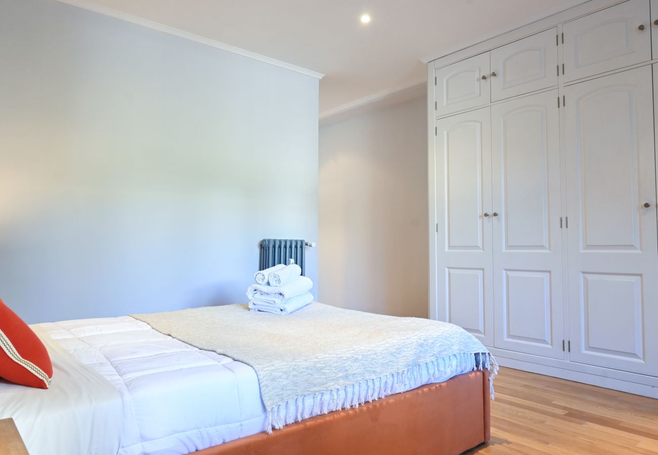 Apartamento em Madrid - Apartamento Espacioso de Tres Dormitorios a pocos minutos del Bernabeu en Madrid .Temporal Apartamento em Madrid - Apartamento Espacioso de Tres Dormitorios a pocos minutos del Bernabeu en Madrid .Temporal