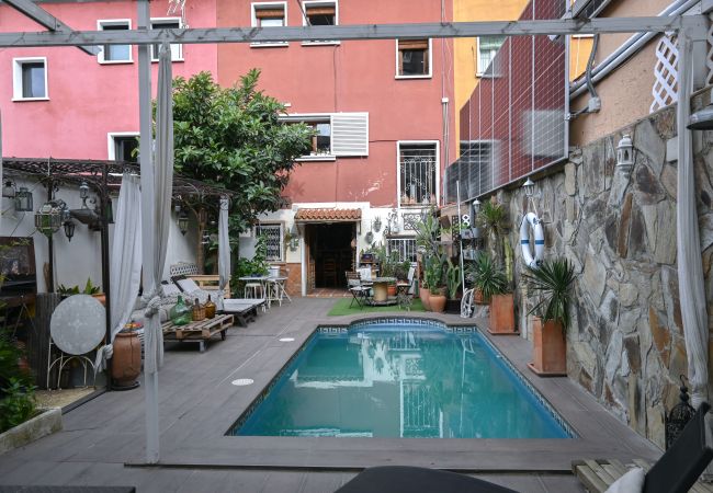 Apartamento em Madrid - Coqueto estudio con piscina en Ciudad Lineal 