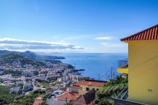 Casa em Câmara de Lobos - Figueiras House by Atlantic Holiday
