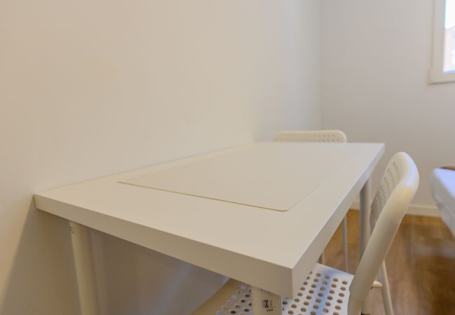 Quarto em Madrid - Acogedora habitación con cama doble cerca al Polideportivo Los Cantos en Alcorcón SAP35B Quarto em Madrid - Acogedora habitación con cama doble cerca al Polideportivo Los Cantos en Alcorcón SAP35B