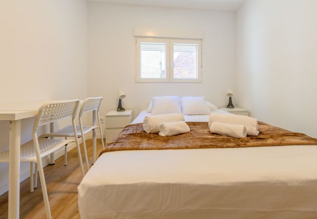 Quarto em Madrid - Acogedora habitación con cama doble cerca al Polideportivo Los Cantos en Alcorcón SAP35B Quarto em Madrid - Acogedora habitación con cama doble cerca al Polideportivo Los Cantos en Alcorcón SAP35B