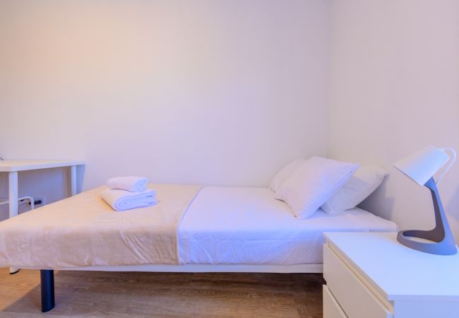 Quarto em Madrid - Acogedora habitación cerca al Polideportivo Los Cantos en Alcorcón SAP35C Quarto em Madrid - Acogedora habitación cerca al Polideportivo Los Cantos en Alcorcón SAP35C