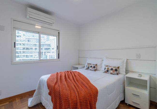 Apartamento em São Paulo - PG225 Apto 2 Quartos em frente  hosp 9 de julho e Sírio