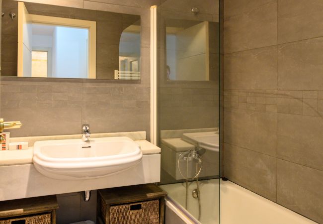 Apartamento em Madrid - Moderno Apartamento Familiar con Terraza y Piscina en Madrid .Temporal Apartamento em Madrid - Moderno Apartamento Familiar con Terraza y Piscina en Madrid .Temporal