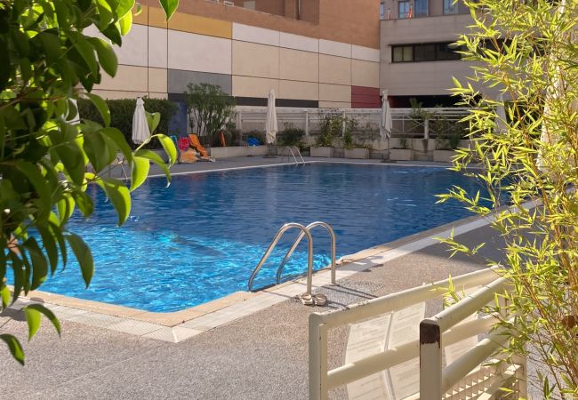 Apartamento em Madrid - Moderno Apartamento Familiar con Terraza y Piscina en Madrid SOD1 