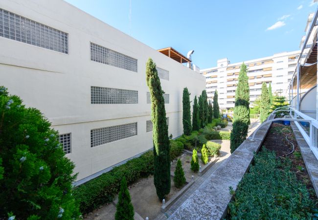 Apartamento em Madrid - Moderno Apartamento Familiar con Terraza y Piscina en Madrid .Temporal Apartamento em Madrid - Moderno Apartamento Familiar con Terraza y Piscina en Madrid .Temporal