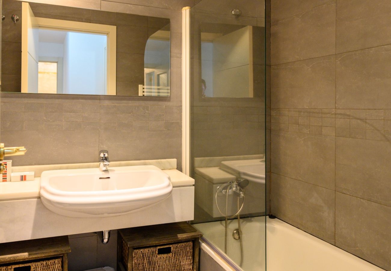 Apartamento em Madrid - Moderno Apartamento Familiar con Terraza y Piscina en Madrid .Temporal Apartamento em Madrid - Moderno Apartamento Familiar con Terraza y Piscina en Madrid .Temporal